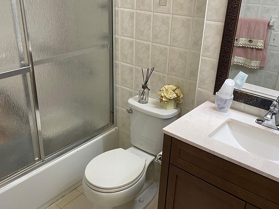 4th image of 245 Connecticut St #1