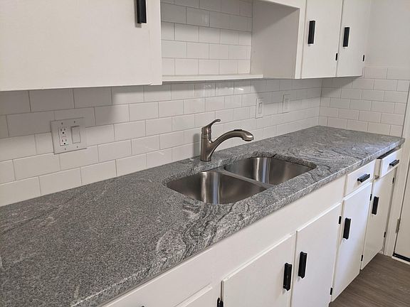 4th image of 3200 Windemere Pl