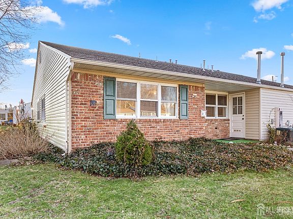 3rd image of 37 Haven Dr