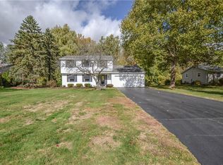 32 Putting Green Ln, Penfield, NY 14526