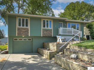 7526 S 76th St, La Vista, NE 68128