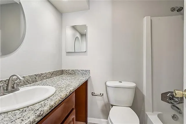 723 Adams St #301 — Photo 8