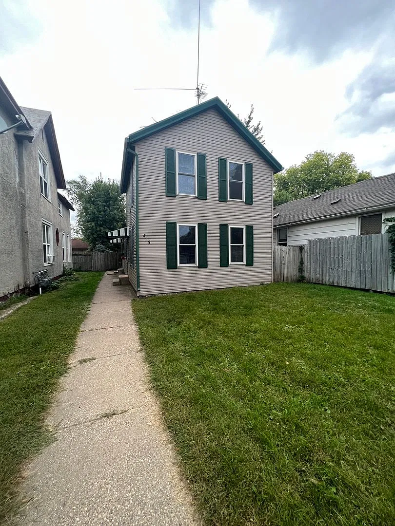 4 Bedroom La Crosse Home with Garage, Fenced Yard & In-Unit Laundry — Photo 1