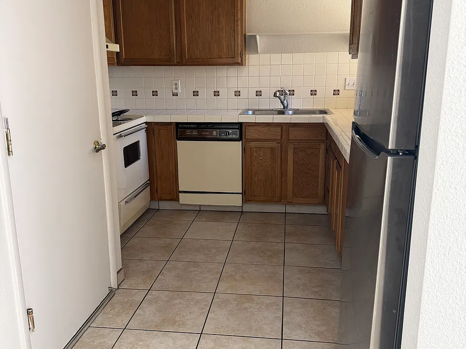 3108 E Camino Doble