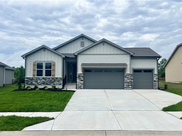 4612 SW Robinson Dr, Lees Summit, MO 64083