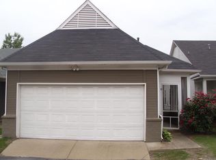 1360 Island Town Dr, Memphis, TN 38103