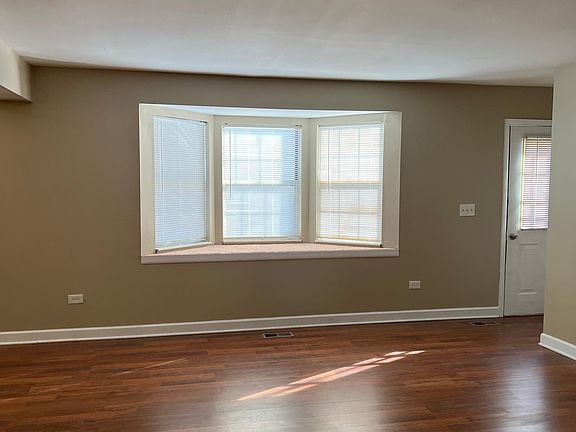 3rd image of 424 N Cambridge Dr