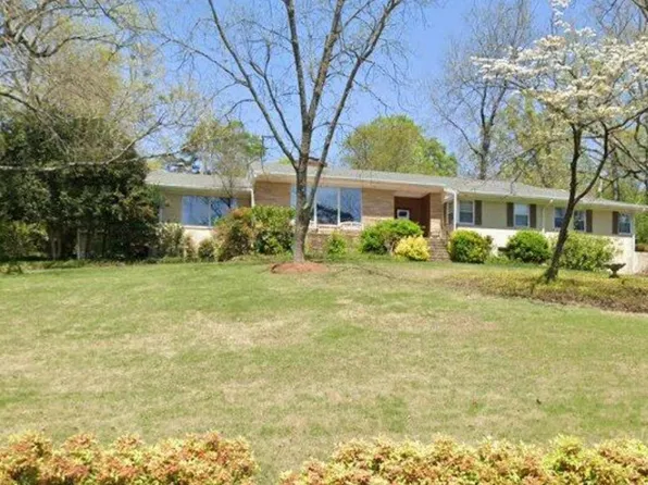 2710 Shades Crest Rd, Vestavia Hills, AL 35216