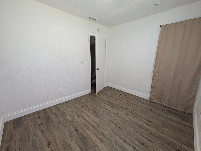 810 Laurel St — Photo 11