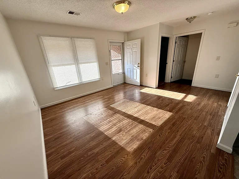 33 Driftwood Cir #1 — Photo 3