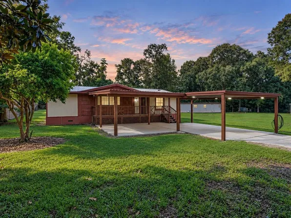 21 Pine Rd, Coldspring, TX 77331