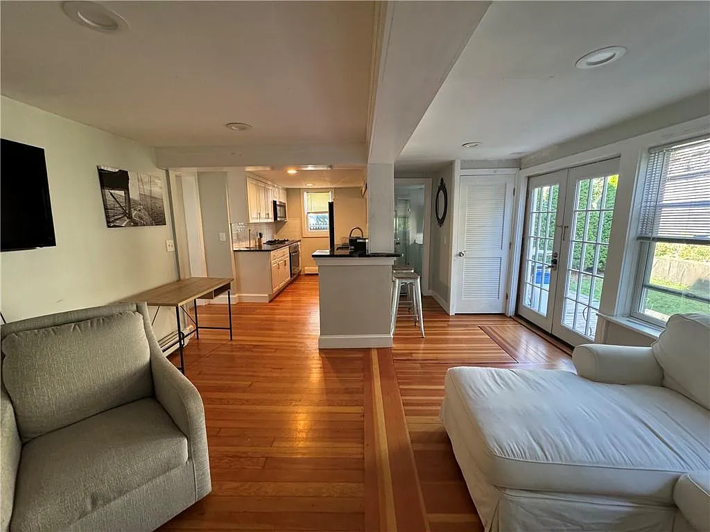 4 bed, 1450 sqft, $3,600 — Photo 2