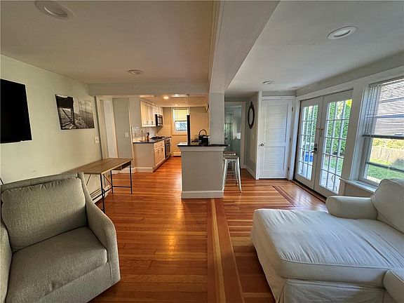 2nd image of 346 Spring St