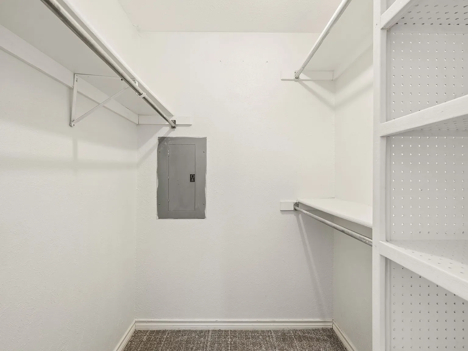 2 bed, 1.5 bath, 926 sqft, $1,750 — Photo 3