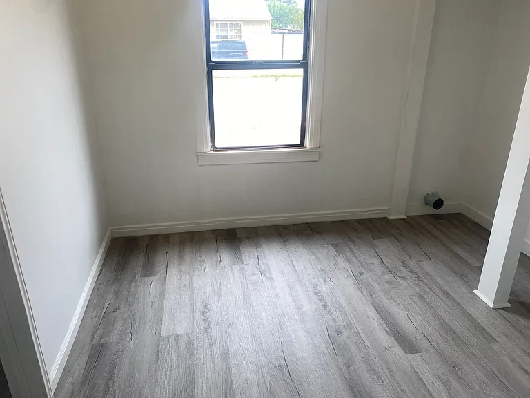 1310 W Kentucky Ave — Photo 25
