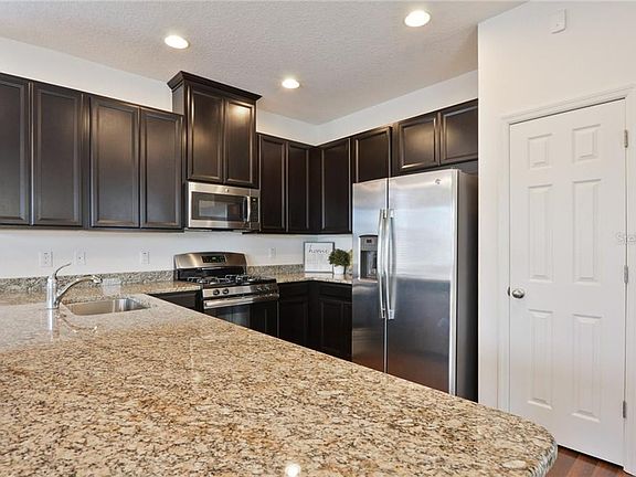3rd image of 17519 Buckingham Garden Dr