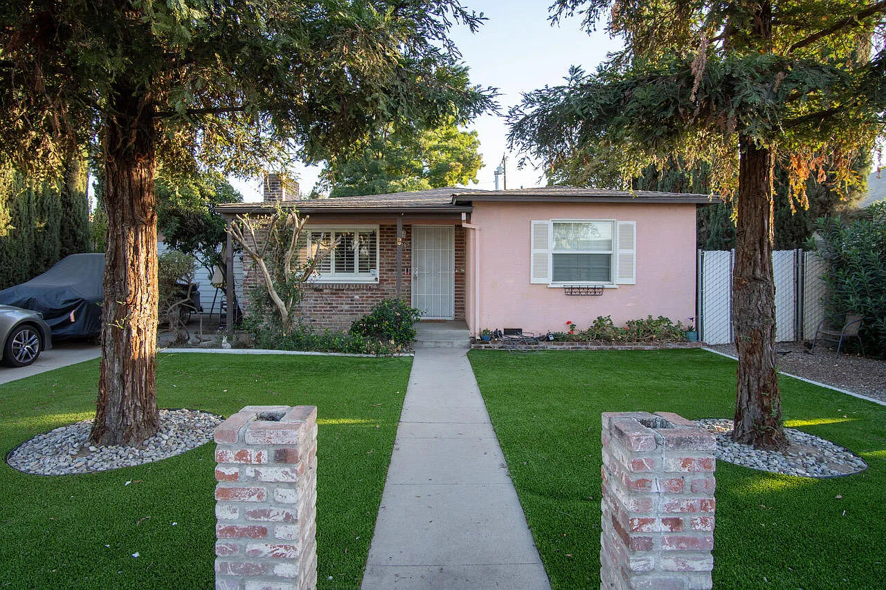 2945 E College Avenue photo 1