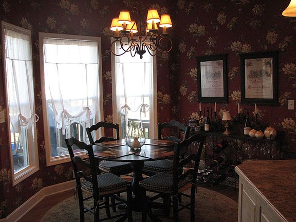 Breakfast room in kitchen