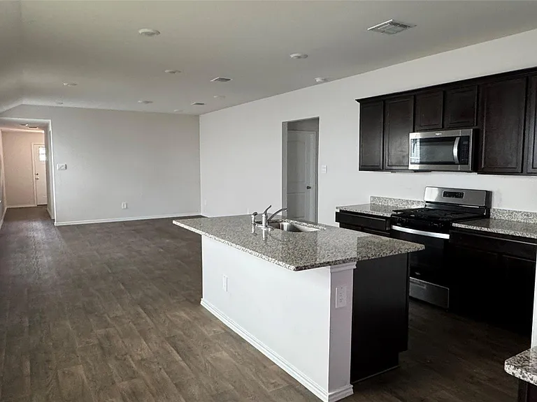408 Frogmore Loop — Photo 8