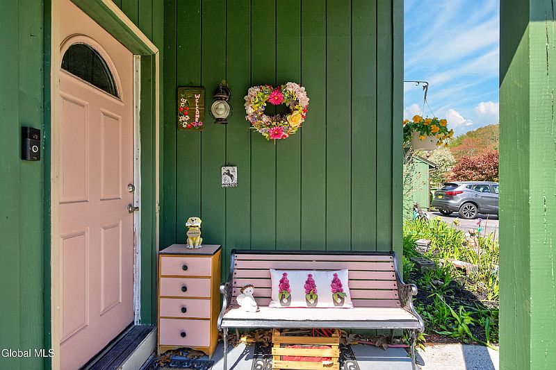 4th image of 28 Thimbleberry Road
