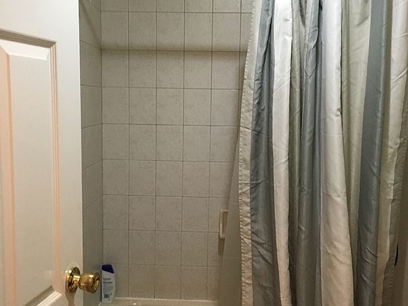 3rd image of 1008 Evergreen Ave