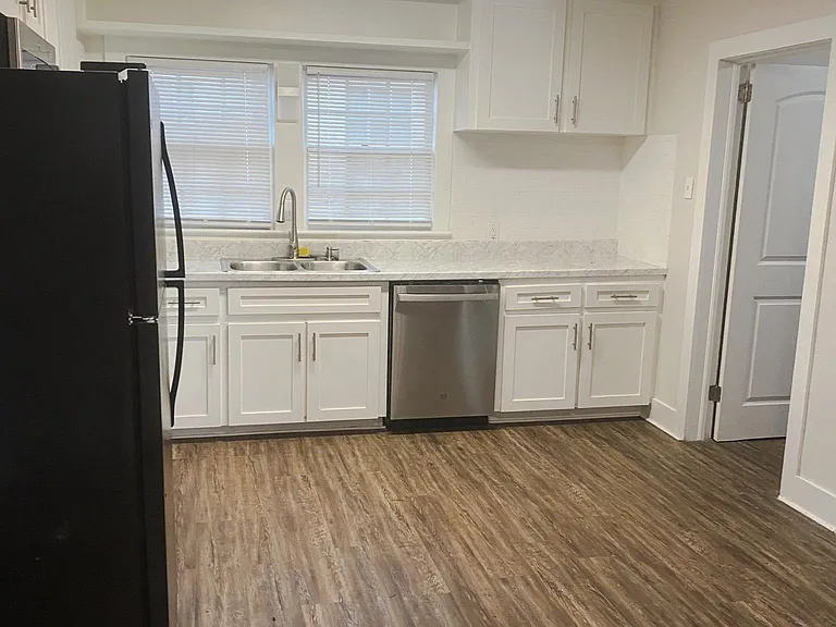304 N 25th Ave — Photo 6