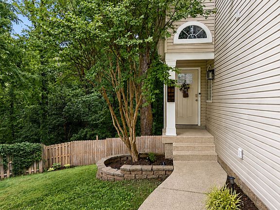 3rd image of 3712 Creston Ct