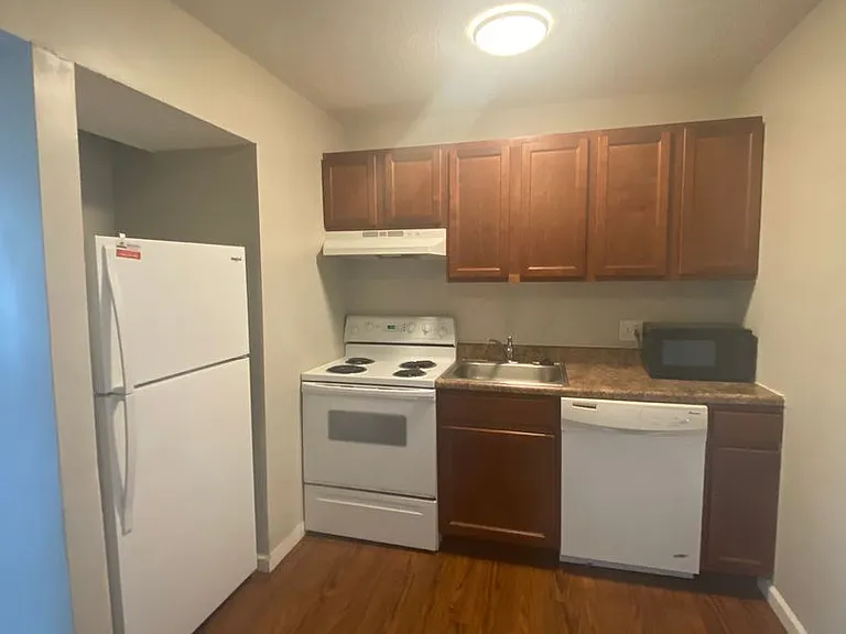 1 Bed/1 Bath Apartment off Hampton Ave! — Photo 24