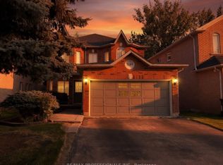 7153 Waldorf Way, Mississauga, ON L5N 7R3