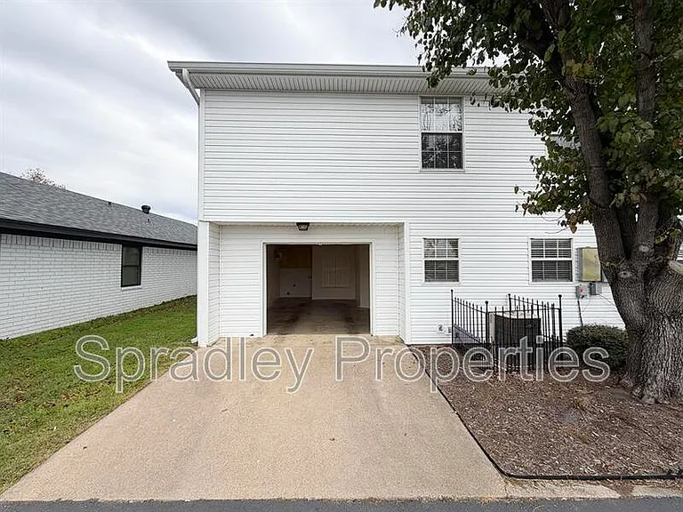 2024 S 55th St — Photo 14