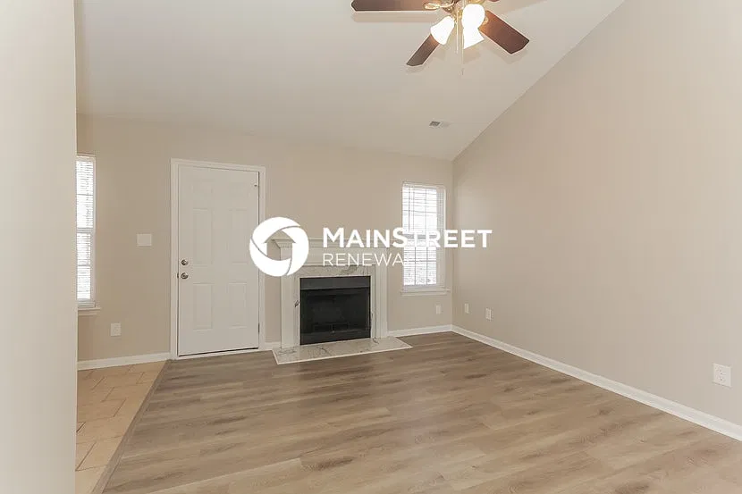 1731 Hudson Graham Ln — Photo 4