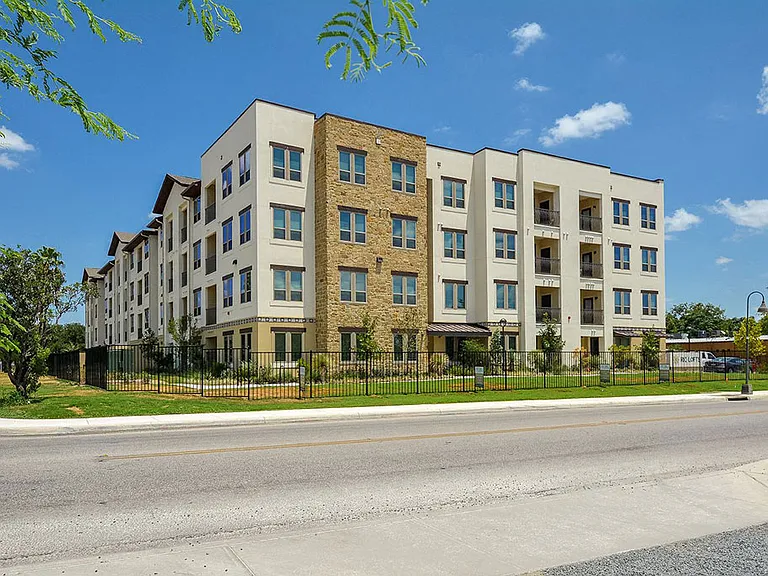 Rio Lofts — Photo 1