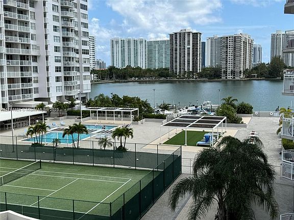 3rd image of 18031 Biscayne Blvd APT 502
