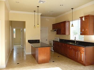 4th image of 419 S Winton Ave