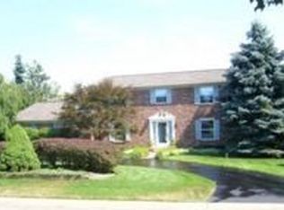 4520 Ravinewood Dr, Commerce Township, MI 48382