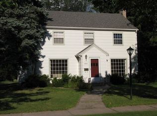 1002 10th St S, Moorhead, MN 56560
