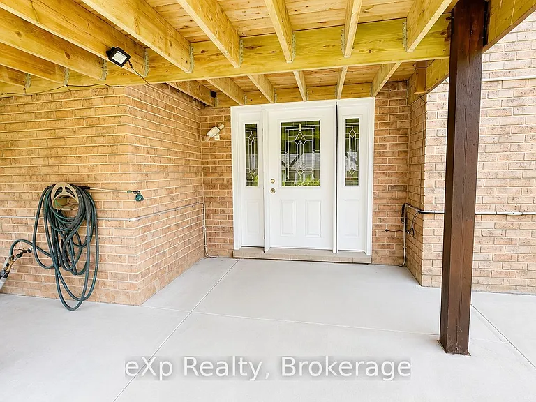 2 Foxwood Cres #B — Photo 2