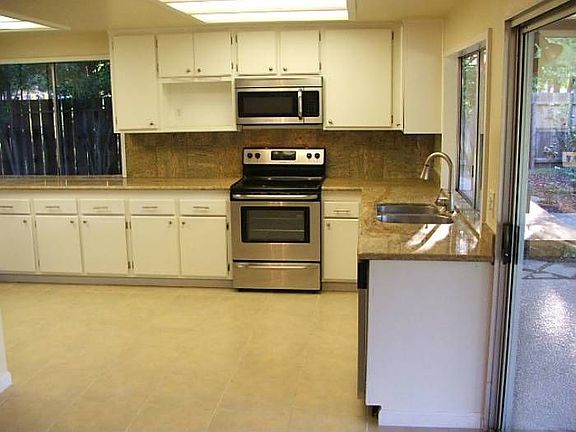3rd image of 2905 Hanford Ct