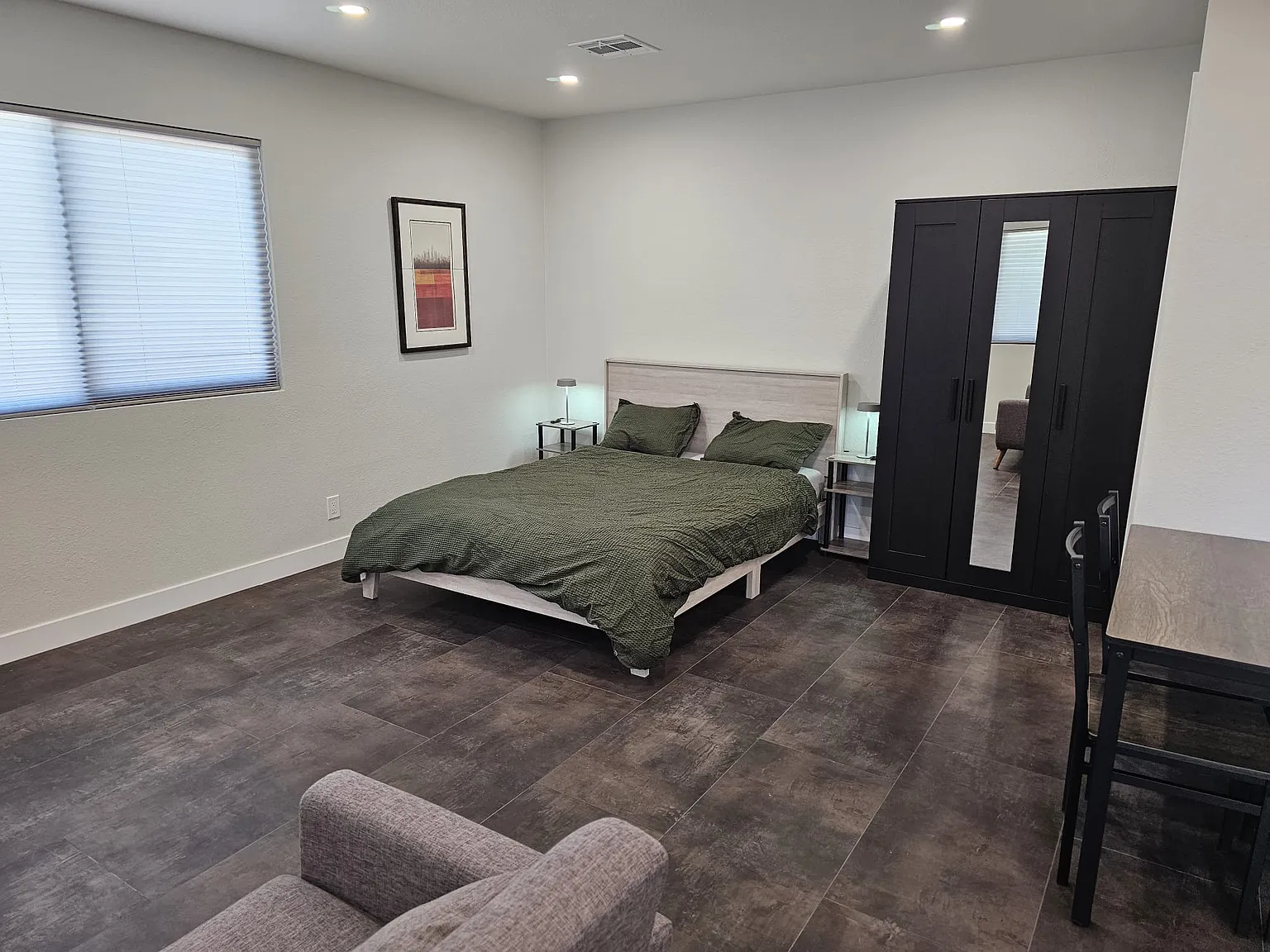 Studio, 650 sqft, $1,500 — Photo 4