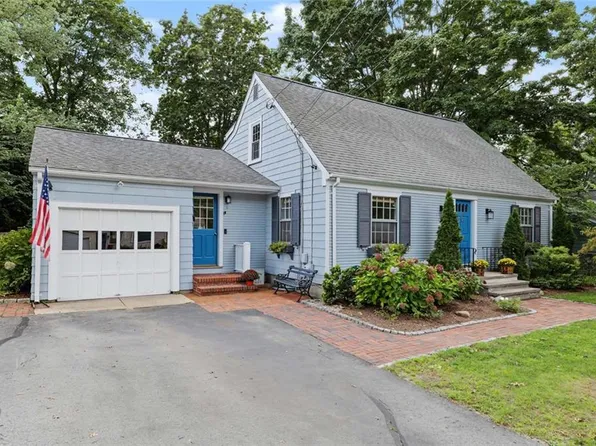 10 Milton Rd, Barrington, RI 02806