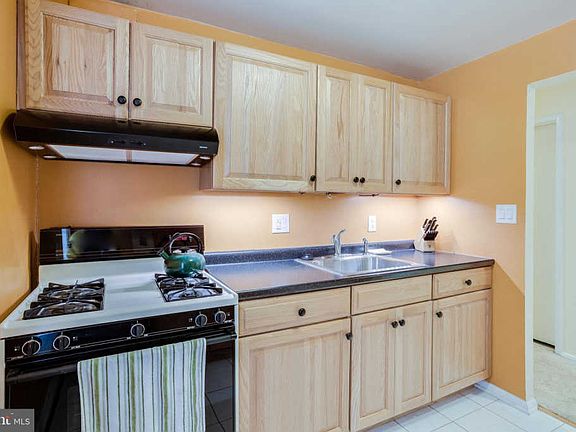 3rd image of 3350 Huntley Square Dr APT A-1