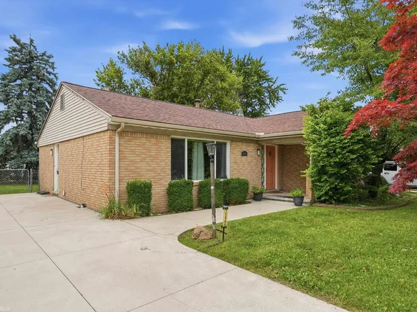 15861 Coral Ave, Clinton Township, MI 48035