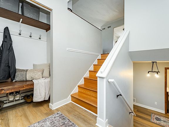 4th image of 600 33rd Street Ln NW
