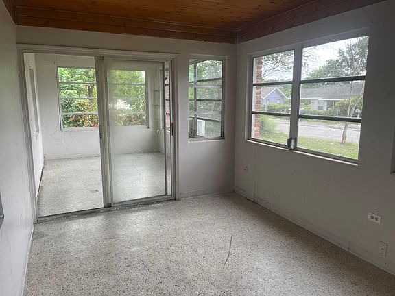 2nd image of 146 Palm Dr