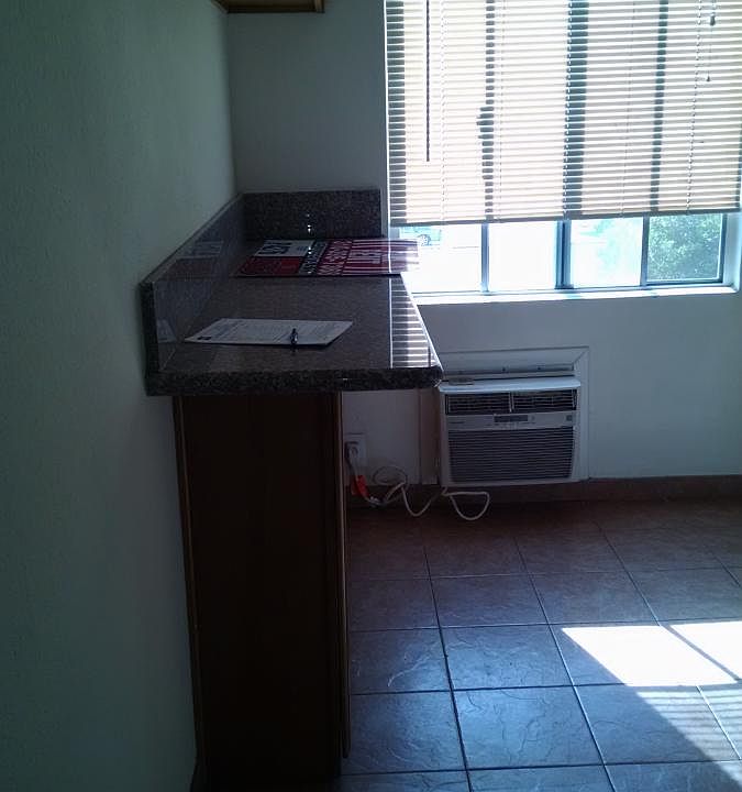 1st image of 1540 N Fuller Ave