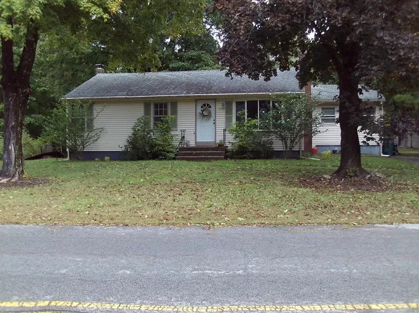 73 Smith St, Attleboro, MA 02703