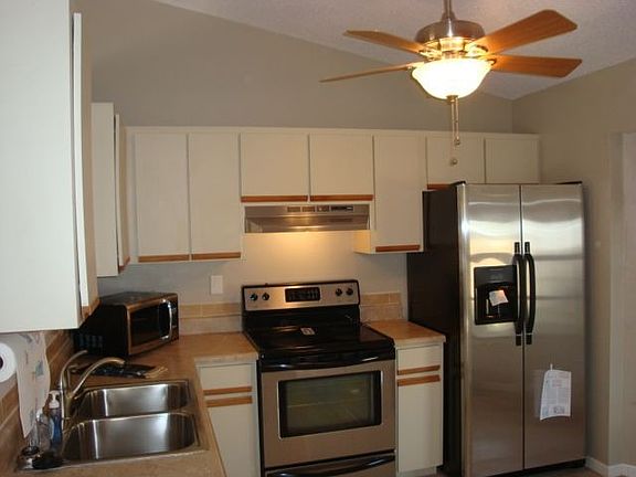 2nd image of 674 Pepperwood Ave
