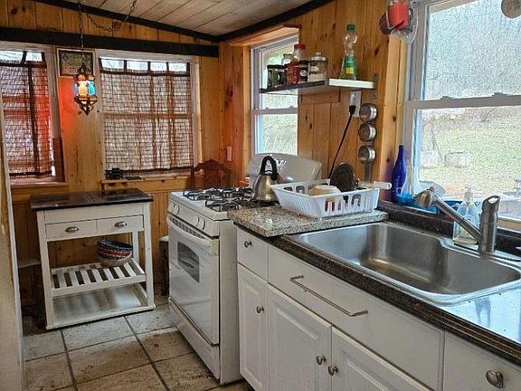 3rd image of 40 Meyers Rd