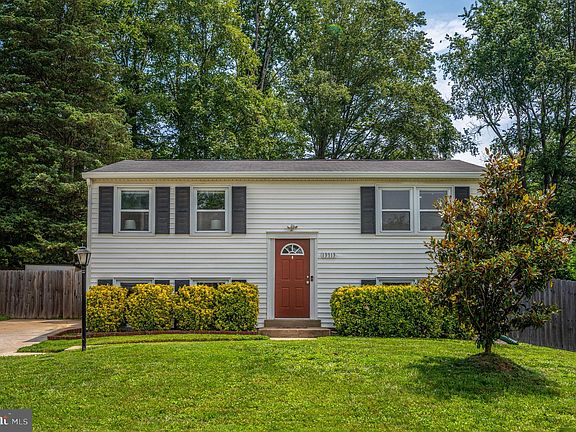 4th image of 13713 Mayfair Ct