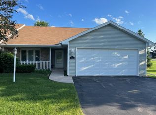 3160 Elk Ridge Dr #D-23, Oshkosh, WI 54904